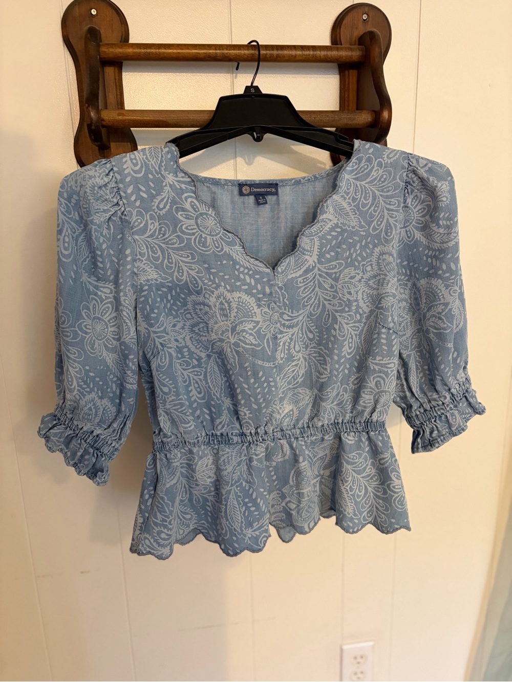 Democracy Light Blue Floral Scalloped Peplum Blouse